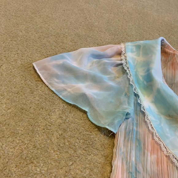 Repeat Mark Marbled Look Cropped Pleated Top - Picture 7 of 12